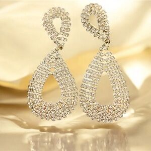 Elegant Gold Crystal Drop Earrings